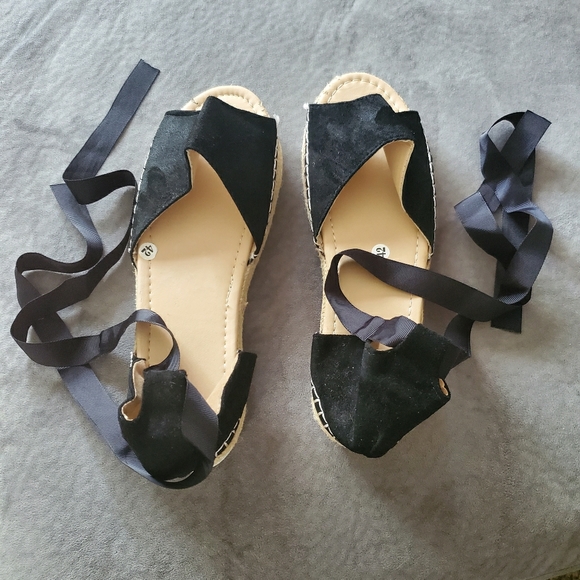 Shoes - Black Sandles